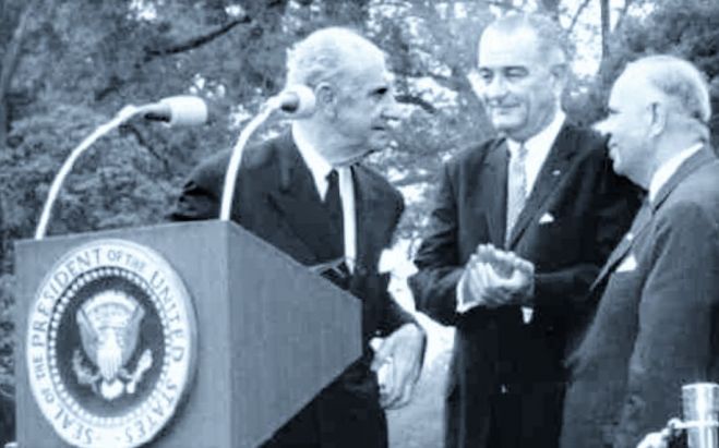 &Tau;&omicron; &kappa;&alpha;&tau;ά &Tau;&zeta;ό&nu;&sigma;&omicron;&nu; &ldquo;&gamma;&alpha;&mu;ώ &tau;&eta; &beta;&omicron;&upsilon;&lambda;ή &kappa;&alpha;&iota; &tau;&omicron; &sigma;ύ&nu;&tau;&alpha;&gamma;&mu;ά &sigma;&alpha;&sigmaf;&rdquo;, &omicron;&iota; &psi;ύ&lambda;&lambda;&omicron;&iota; &kappa;&iota; &eta; &pi;&rho;&omicron;&beta;&omicron;&sigma;&kappa;ί&delta;&alpha; &tau;&omicron;&upsilon; &epsilon;&lambda;έ&phi;&alpha;&nu;&tau;&alpha;...