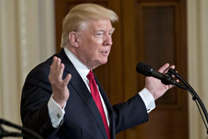 &Sigma;&tau;&omicron; &chi;&alpha;&mu;&eta;&lambda;ό&tau;&epsilon;&rho;&omicron; &epsilon;&pi;ί&pi;&epsilon;&delta;&omicron; &eta; &delta;&eta;&mu;&omicron;&tau;&iota;&kappa;ό&tau;&eta;&tau;&alpha; &tau;&omicron;&upsilon; &Tau;&rho;&alpha;&mu;&pi;