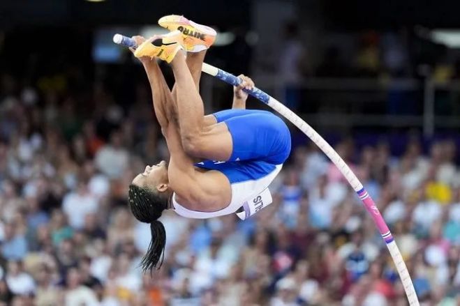 Ο Εμμανουήλ Καραλής κατέρριψε το πανελλήνιο ρεκόρ με άλμα στα 6 μέτρα!