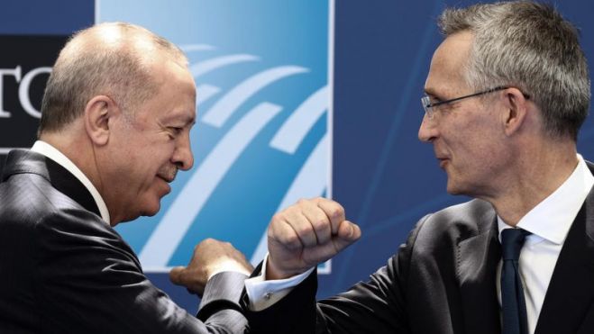 &laquo;&Omicron;&iota; &Eta;&Pi;&Alpha; &kappa;&alpha;&iota; &tau;&omicron; &Nu;&Alpha;&Tau;&Omicron; &pi;&alpha;ί&zeta;&omicron;&upsilon;&nu; &tau;&omicron; &nu;&epsilon;&omicron;-&omicron;&theta;&omega;&mu;&alpha;&nu;&iota;&kappa;ό &chi;&alpha;&rho;&tau;ί&raquo;, &alpha;&nu;&alpha;&phi;έ&rho;&epsilon;&iota; &delta;&eta;&mu;&omicron;&sigma;ί&epsilon;&upsilon;&mu;&alpha; &rho;&omega;&sigma;&iota;&kappa;&omicron;ύ &pi;&rho;&alpha;&kappa;&tau;&omicron;&rho;&epsilon;ί&omicron;&upsilon;