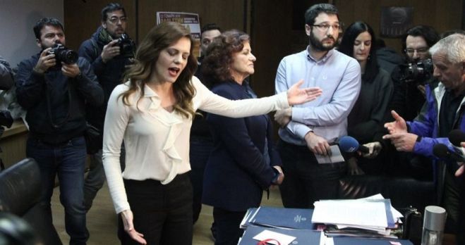 &Mu;&epsilon;&tau;&alpha;&lambda;&lambda;&alpha;&gamma;έ&sigmaf;... &Sigma;&upsilon;&rho;&iota;&zeta;&alpha;-έ&omega;&nu; &upsilon;&pi;&omicron;&upsilon;&rho;&gamma;ώ&nu; &sigma;&tau;&eta;&nu; &Epsilon;&lambda;&lambda;ά&delta;&alpha;