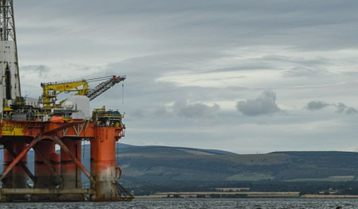 &Rho;&omega;&sigma;ί&alpha;: &Tau;έ&lambda;&omicron;&sigmaf; &tau;&omicron; &pi;&epsilon;&tau;&rho;έ&lambda;&alpha;&iota;&omicron; &sigma;&tau;&iota;&sigmaf; &chi;ώ&rho;&epsilon;&sigmaf; &pi;&omicron;&upsilon; &theta;&alpha; &epsilon;&pi;&iota;&beta;ά&lambda;&omicron;&upsilon;&nu; &pi;&lambda;&alpha;&phi;ό&nu; &sigma;&tau;&eta;&nu; &tau;&iota;&mu;ή