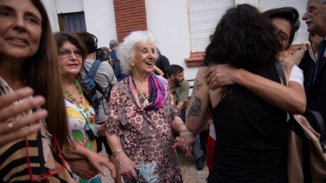 &Alpha;&rho;&gamma;&epsilon;&nu;&tau;&iota;&nu;ή: &Beta;&rho;έ&theta;&eta;&kappa;&epsilon; &tau;&omicron; 131&omicron; &pi;&alpha;&iota;&delta;ί &pi;&omicron;&upsilon; &epsilon;ί&chi;&epsilon; &laquo;&kappa;&lambda;&alpha;&pi;&epsilon;ί&raquo; &epsilon;&pi;ί &delta;&iota;&kappa;&tau;&alpha;&tau;&omicron;&rho;ί&alpha;&sigmaf;