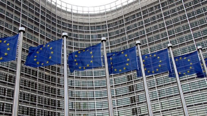 &Epsilon;&Epsilon; &gamma;&iota;&alpha; &Pi;&rho;&omicron;&sigma;&phi;&upsilon;&gamma;&iota;&kappa;ό-&Mu;&epsilon;&tau;&alpha;&nu;&alpha;&sigma;&tau;&epsilon;&upsilon;&tau;&iota;&kappa;ό: &Sigma;&tau;ά&zeta;&epsilon;&iota; &epsilon;&nu;&omicron;&chi;ή &kappa;ά&theta;&epsilon; &pi;ό&rho;&omicron;&sigmaf; &tau;&omicron;&upsilon; &alpha;&nu;&tau;&iota;&delta;&rho;&alpha;&sigma;&tau;&iota;&kappa;&omicron;ύ &omicron;&iota;&kappa;&omicron;&delta;&omicron;&mu;ή&mu;&alpha;&tau;&omicron;&sigmaf;