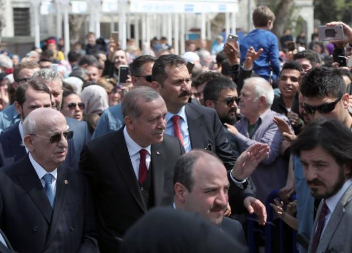 &Omicron;ύ&tau;&epsilon; &nu;&alpha; &tau;&iota;&sigmaf; &beta;&lambda;έ&pi;&omicron;&upsilon;&mu;&epsilon;, &omicron;ύ&tau;&epsilon; &nu;&alpha; &tau;&iota;&sigmaf; &alpha;&kappa;&omicron;ύ&mu;&epsilon;...