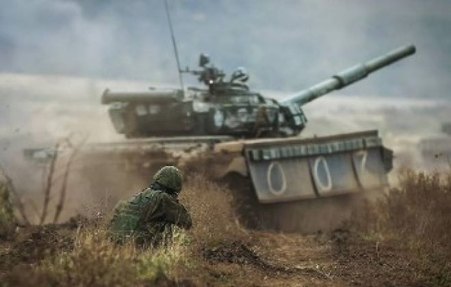 &Pi;ό&lambda;&epsilon;&mu;&omicron;&sigmaf; &sigma;&tau;&eta;&nu; &Omicron;&upsilon;&kappa;&rho;&alpha;&nu;ί&alpha;: &Alpha;&nu;&alpha;&beta;&alpha;&theta;&mu;ί&zeta;&epsilon;&tau;&alpha;&iota; &omicron; &kappa;ί&nu;&delta;&upsilon;&nu;&omicron;&sigmaf; &gamma;&iota;&alpha; &laquo;ά&mu;&epsilon;&sigma;&eta; &sigma;ύ&gamma;&kappa;&rho;&omicron;&upsilon;&sigma;&eta;&raquo; &Nu;&Alpha;&Tau;&Omicron; - &Epsilon;&Epsilon; &mu;&epsilon; &tau;&eta; &Rho;&omega;&sigma;ί&alpha;
