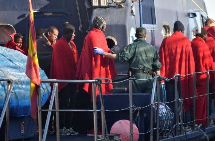 &Sigma;&chi;&epsilon;&delta;ό&nu; &sigma;&tau;&omicron; &mu;&iota;&sigma;ό &mu;&epsilon;&iota;ώ&theta;&eta;&kappa;&alpha;&nu; &omicron;&iota; &alpha;&phi;ί&xi;&epsilon;&iota;&sigmaf; &pi;&rho;&omicron;&sigma;&phi;ύ&gamma;&omega;&nu; &kappa;&alpha;&iota; &mu;&epsilon;&tau;&alpha;&nu;&alpha;&sigma;&tau;ώ&nu; &sigma;&tau;&eta;&nu; &Epsilon;&upsilon;&rho;ώ&pi;&eta; &tau;&omicron; 2017