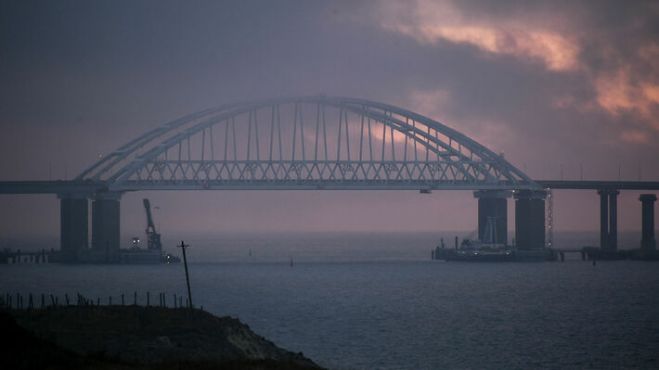 &Pi;&rho;&omicron;ϊό&nu; &upsilon;&pi;&omicron;&kappa;&lambda;&omicron;&pi;ή&sigmaf; &omicron;&iota; &delta;&iota;ά&lambda;&omicron;&gamma;&omicron;&iota; &Gamma;&epsilon;&rho;&mu;&alpha;&nu;ώ&nu; &sigma;&tau;&rho;&alpha;&tau;&iota;&omega;&tau;&iota;&kappa;ώ&nu; &gamma;&iota;&alpha; &tau;&omicron;&nu; &beta;&omicron;&mu;&beta;&alpha;&rho;&delta;&iota;&sigma;&mu;ό &tau;&eta;&sigmaf; &gamma;έ&phi;&upsilon;&rho;&alpha;&sigmaf; &tau;&eta;&sigmaf; &Kappa;&rho;&iota;&mu;&alpha;ί&alpha;&sigmaf;