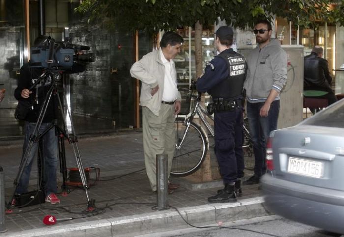 &Eta; &kappa;&alpha;&tau;ή&phi;&epsilon;&iota;&alpha; &tau;&omega;&nu; &Epsilon;&lambda;&lambda;ή&nu;&omega;&nu; &kappa;&alpha;&iota; &tau;&omicron; &pi;&omicron;&lambda;ύ &alpha;&mu;&upsilon;&delta;&rho;ό &phi;&omega;&sigmaf; &sigma;&tau;&eta;&nu; ά&kappa;&rho;&eta; &tau;&omicron;&upsilon; &tau;&omicron;ύ&nu;&epsilon;&lambda;