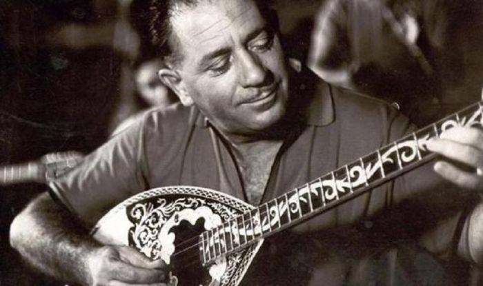 &Gamma;&iota;ώ&rho;&gamma;&omicron;&sigmaf; &Zeta;&alpha;&mu;&pi;έ&tau;&alpha;&sigmaf;: Έ&beta;&alpha;&lambda;&epsilon; &alpha;&nu;&epsilon;&xi;ί&tau;&eta;&lambda;&alpha; &tau;&eta; &sigma;&phi;&rho;&alpha;&gamma;ί&delta;&alpha; &tau;&omicron;&upsilon; &sigma;&tau;&omicron; &mu;&pi;&omicron;&upsilon;&zeta;&omicron;ύ&kappa;&iota; &kappa;&alpha;&iota; &sigma;&tau;&omicron; &lambda;&alpha;ϊ&kappa;ό &mu;&alpha;&sigmaf; &tau;&rho;&alpha;&gamma;&omicron;ύ&delta;&iota;