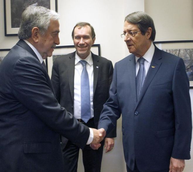 &Kappa;&upsilon;&pi;&rho;&iota;&alpha;&kappa;ό: &Delta;&iota;&alpha;&beta;&omicron;&upsilon;&lambda;&epsilon;ύ&sigma;&epsilon;&iota;&sigmaf; &sigma;&epsilon; &delta;&iota;ά&phi;&omicron;&rho;&alpha; &epsilon;&pi;ί&pi;&epsilon;&delta;&alpha;