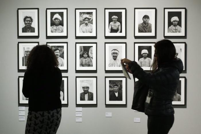 Έ&kappa;&theta;&epsilon;&sigma;&eta; &phi;&omega;&tau;&omicron;&gamma;&rho;&alpha;&phi;ί&alpha;&sigmaf; &Epsilon;/&kappa; &kappa;&alpha;&iota; &Tau;/&kappa; &kappa;&alpha;&lambda;&lambda;&iota;&tau;&epsilon;&chi;&nu;ώ&nu; &sigma;&tau;&omicron; &Pi;ά&phi;&omicron;&sigmaf; 2017