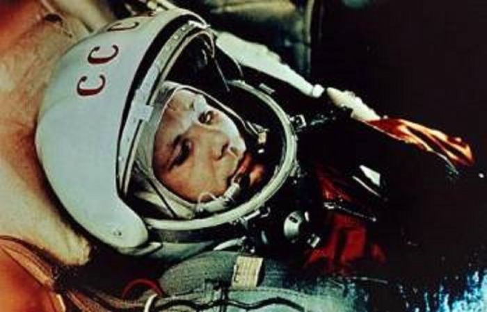 &Gamma;&iota;&omicron;&upsilon;́&rho;&iota; &Gamma;&kappa;&alpha;&gamma;&kappa;&alpha;́&rho;&iota;&nu;: &Alpha;́&nu;&theta;&rho;&omega;&pi;&omicron;&sigmaf; &sigma;&tau;&omicron; &Delta;&iota;&alpha;́&sigma;&tau;&eta;&mu;&alpha;