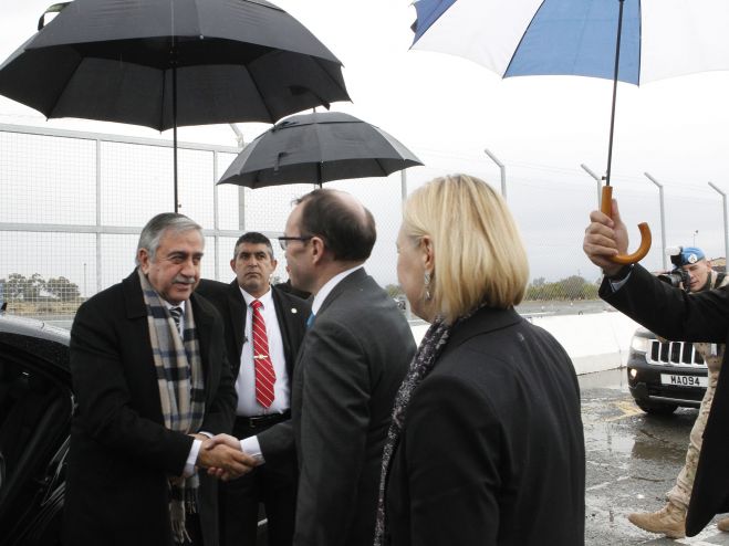 &Mu;&epsilon; &tau;&eta;&nu; &delta;&iota;&alpha;&pi;&rho;&alpha;&gamma;&mu;ά&tau;&epsilon;&upsilon;&sigma;&eta; &theta;&alpha; &lambda;&upsilon;&theta;&epsilon;ί &eta; &delta;&iota;&alpha;&phi;&omicron;&rho;ά &sigma;&tau;&omicron; &theta;έ&mu;&alpha; &tau;&eta;&sigmaf; &alpha;&sigma;&phi;ά&lambda;&epsilon;&iota;&alpha;&sigmaf;