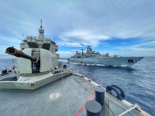 &Sigma;ύ&nu;&omicron;&delta;&omicron;&sigmaf; &Kappa;&omicron;&rho;&upsilon;&phi;ή&sigmaf; &Nu;&Alpha;&Tau;&Omicron;: &Mu;&epsilon; &alpha;&tau;&zeta;έ&nu;&tau;&alpha; - &phi;&omega;&tau;&iota;ά &mu;&pi;&rho;&omicron;&sigma;&tau;ά &sigma;&tau;&iota;&sigmaf; &sigma;&upsilon;&gamma;&kappa;&rho;&omicron;ύ&sigma;&epsilon;&iota;&sigmaf; &tau;&omicron;&upsilon; &sigma;ή&mu;&epsilon;&rho;&alpha; &kappa;&alpha;&iota; &tau;&omicron;&upsilon; &alpha;ύ&rho;&iota;&omicron;