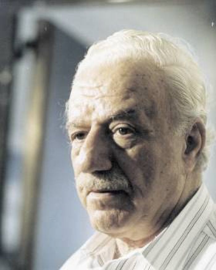 15 &chi;&rho;ό&nu;&iota;&alpha; &sigma;&upsilon;&mu;&pi;&lambda;&eta;&rho;ώ&nu;&omicron;&nu;&tau;&alpha;&iota; &alpha;&pi;ό &tau;&omicron; &laquo;&phi;&epsilon;&upsilon;&gamma;&iota;ό&raquo; &tau;&omicron;&upsilon; &sigma;. &Chi;&alpha;&rho;ί&lambda;&alpha;&omicron;&upsilon; &Phi;&lambda;&omega;&rho;ά&kappa;&eta;