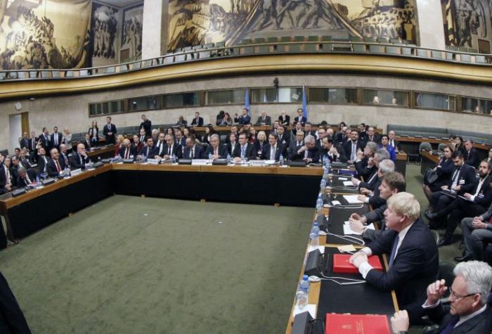 &Kappa;&alpha;&tau;&epsilon;&chi;ό&mu;&epsilon;&nu;&alpha;: &Pi;&upsilon;&rho; &omicron;&mu;&alpha;&delta;ό&nu; &kappa;&alpha;&tau;ά &Alpha;&kappa;&iota;&nu;&tau;&zeta;ί