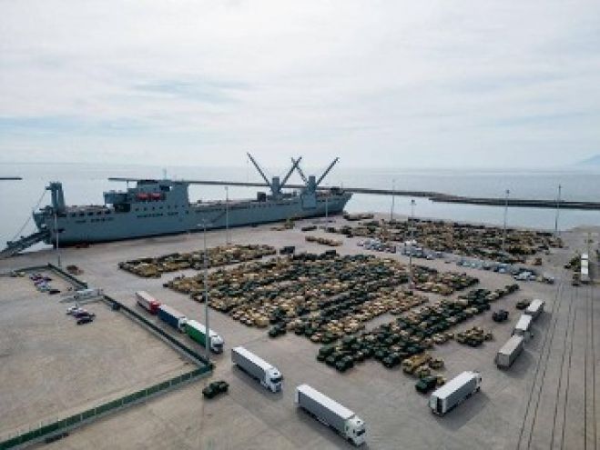 &Epsilon;&lambda;&lambda;ά&delta;&alpha;: &laquo;&Mu;&pi;&omicron;ύ&kappa;&omega;&sigma;&epsilon;&raquo; &alpha;&pi;ό &pi;&omicron;&lambda;&epsilon;&mu;&iota;&kappa;ό &upsilon;&lambda;&iota;&kappa;ό &eta; &Alpha;&lambda;&epsilon;&xi;&alpha;&nu;&delta;&rho;&omicron;ύ&pi;&omicron;&lambda;&eta;