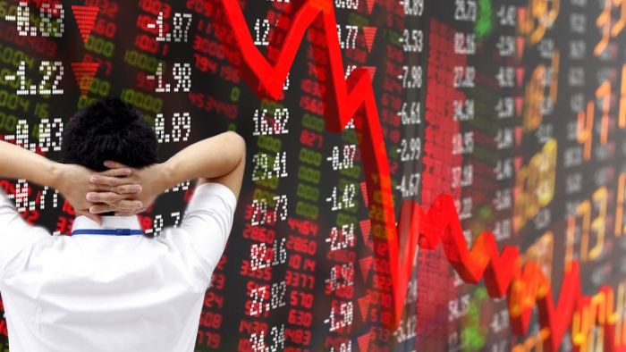 &Delta;έ&kappa;&alpha; &chi;&rho;ό&nu;&iota;&alpha; &alpha;&pi;ό &tau;&eta;&nu; &omicron;&iota;&kappa;&omicron;&nu;&omicron;&mu;&iota;&kappa;ή &kappa;&rho;ί&sigma;&eta; &kappa;&alpha;&iota; &omicron;&iota; &sigma;&upsilon;&mu;&pi;&lambda;&eta;&gamma;ά&delta;&epsilon;&sigmaf; &tau;&eta;&sigmaf;