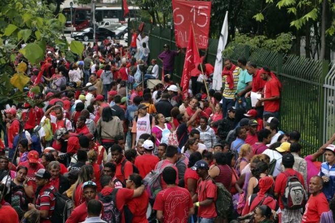 &Beta;&rho;&alpha;&zeta;&iota;&lambda;ί&alpha;: &Chi;&iota;&lambda;&iota;ά&delta;&epsilon;&sigmaf; ά&nu;&theta;&rho;&omega;&pi;&omicron;&iota; &sigma;&tau;&omicron;&upsilon;&sigmaf; &delta;&rho;ό&mu;&omicron;&upsilon;&sigmaf; &tau;&omicron;&upsilon; &Sigma;ά&omicron; &Pi;ά&omicron;&lambda;&omicron;