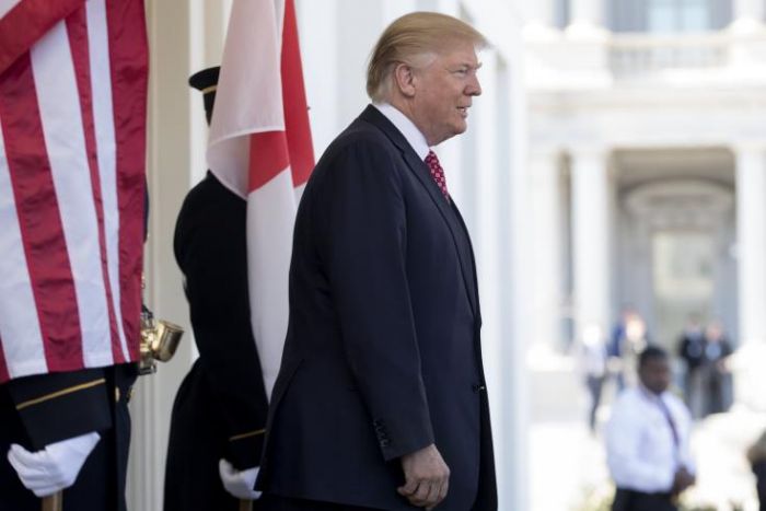 Guardian: &Alpha;&pi;&omicron;&mu;&alpha;&kappa;&rho;ύ&nu;&epsilon;&tau;&alpha;&iota; &eta; &pi;&iota;&theta;&alpha;&nu;ό&tau;&eta;&tau;&alpha; &omicron;&mu;&iota;&lambda;ί&alpha;&sigmaf; &Tau;&rho;&alpha;&mu;&pi; &sigma;&tau;&omicron; &beta;&rho;&epsilon;&tau;&alpha;&nu;&iota;&kappa;ό &kappa;&omicron;&iota;&nu;&omicron;&beta;&omicron;ύ&lambda;&iota;&omicron;