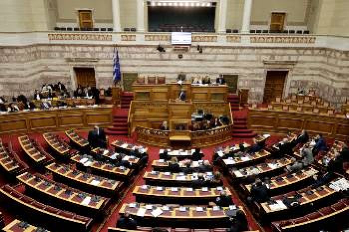 &Beta;&omicron;&upsilon;&lambda;ή &tau;&omega;&nu; &Epsilon;&lambda;&lambda;ή&nu;&omega;&nu;: &Omicron;&iota; &pi;&alpha;&rho;&epsilon;&mu;&beta;ά&sigma;&epsilon;&iota;&sigmaf; &beta;&omicron;&upsilon;&lambda;&epsilon;&upsilon;&tau;ώ&nu; &tau;&omicron;&upsilon; &Kappa;&Kappa;&Epsilon;