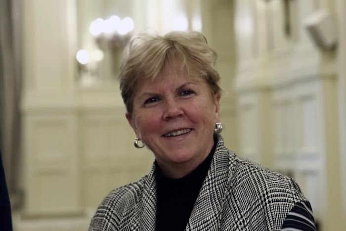 &Sigma;&tau;&eta;&nu; &Kappa;ύ&pi;&rho;&omicron; &gamma;&iota;&alpha; &nu;έ&epsilon;&sigmaf; &sigma;&upsilon;&nu;&alpha;&nu;&tau;ή&sigma;&epsilon;&iota;&sigmaf; &mu;&epsilon; &tau;&omicron;&upsilon;&sigmaf; &eta;&gamma;έ&tau;&epsilon;&sigmaf; &eta; &Tau;&zeta;έ&iota;&nu; &Chi;&omicron;&lambda; &Lambda;&omicron;&upsilon;&tau;