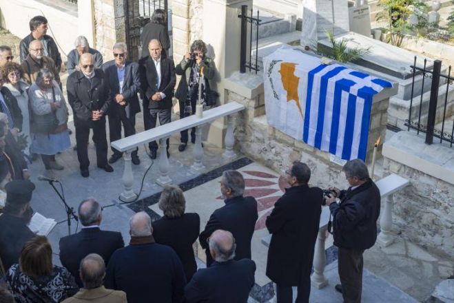 &Mu;&epsilon;&tau;ά &alpha;&pi;ό 100 &chi;&rho;ό&nu;&iota;&alpha;, &tau;&rho;&iota;&sigma;ά&gamma;&iota;&omicron; &sigma;&tau;&omicron;&nu; &tau;ά&phi;&omicron; &tau;&omicron;&upsilon; &Beta;&alpha;&sigma;ί&lambda;&eta; &Mu;&iota;&chi;&alpha;&eta;&lambda;ί&delta;&eta;