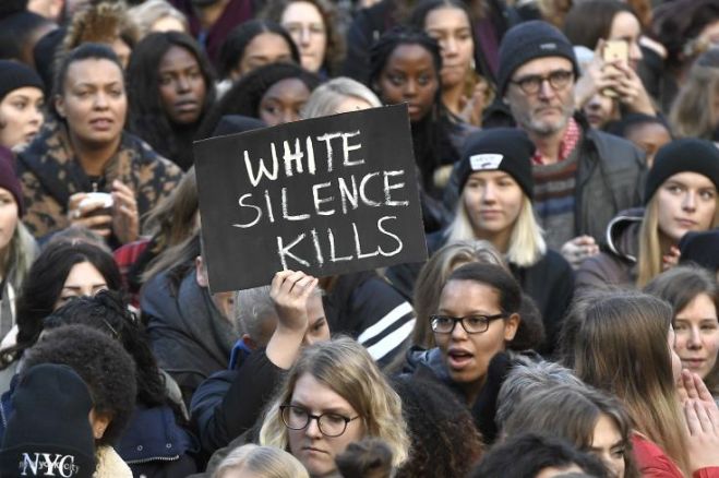 &Beta;ί&alpha;&iota;&alpha; &epsilon;&pi;&epsilon;&iota;&sigma;ό&delta;&iota;&alpha; &sigma;&tau;&iota;&sigmaf; &Beta;&rho;&upsilon;&xi;έ&lambda;&lambda;&epsilon;&sigmaf; &sigma;&tau;&omicron; &pi;&epsilon;&rho;&iota;&theta;ώ&rho;&iota;&omicron; &delta;&iota;&alpha;&delta;ή&lambda;&omega;&sigma;&eta;&sigmaf; &kappa;&alpha;&tau;ά &tau;&eta;&sigmaf; &delta;&omicron;&upsilon;&lambda;&epsilon;ί&alpha;&sigmaf; &sigma;&tau;&eta; &Lambda;&iota;&beta;ύ&eta;