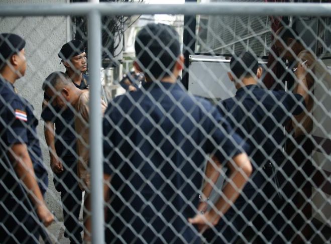 &Delta;&iota;&alpha;&delta;ή&lambda;&omega;&sigma;&eta; &sigma;&tau;&omicron; &Pi;&alpha;&rho;ί&sigma;&iota; &kappa;&alpha;&tau;ά &tau;&omega;&nu; &sigma;ύ&gamma;&chi;&rho;&omicron;&nu;&omega;&nu; &sigma;&kappa;&lambda;&alpha;&beta;&omicron;&pi;ά&zeta;&alpha;&rho;&omega;&nu;