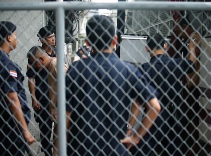 &Delta;&iota;&alpha;&delta;ή&lambda;&omega;&sigma;&eta; &sigma;&tau;&omicron; &Pi;&alpha;&rho;ί&sigma;&iota; &kappa;&alpha;&tau;ά &tau;&omega;&nu; &sigma;ύ&gamma;&chi;&rho;&omicron;&nu;&omega;&nu; &sigma;&kappa;&lambda;&alpha;&beta;&omicron;&pi;ά&zeta;&alpha;&rho;&omega;&nu;