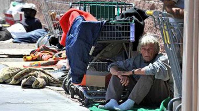 &Eta;&Pi;&Alpha;: &Alpha;&upsilon;&xi;ά&nu;&epsilon;&tau;&alpha;&iota; &eta; &laquo;&sigma;&tau;&rho;&alpha;&tau;&iota;ά&raquo; &tau;&omega;&nu; &epsilon;&kappa;&alpha;&tau;&omicron;&nu;&tau;ά&delta;&omega;&nu; &chi;&iota;&lambda;&iota;ά&delta;&omega;&nu; &alpha;&sigma;&tau;έ&gamma;&omega;&nu;...