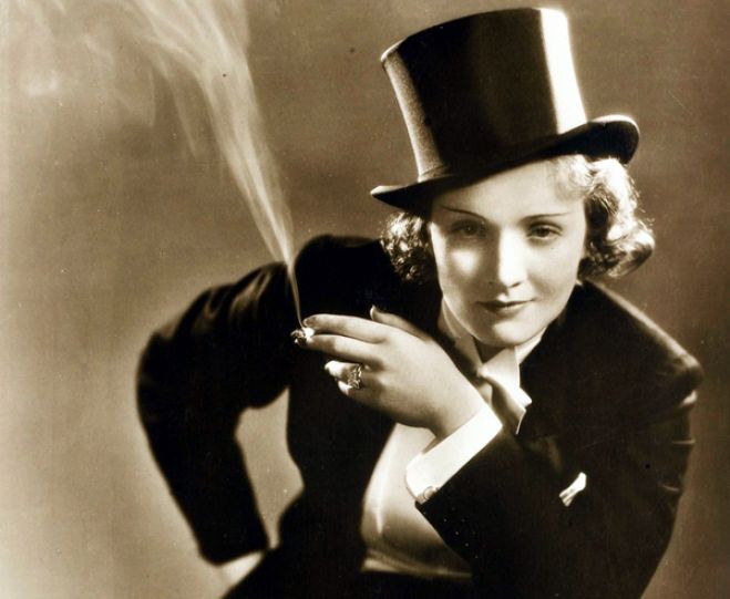 &Mu;ά&rho;&lambda;&epsilon;&nu; &Nu;&tau;ί&tau;&rho;&iota;&chi;: &Omicron; &gamma;&alpha;&lambda;ά&zeta;&iota;&omicron;&sigmaf; ά&gamma;&gamma;&epsilon;&lambda;&omicron;&sigmaf;