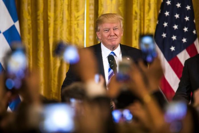 &Tau;&rho;&alpha;&mu;&pi;: &Eta; &Epsilon;&lambda;&lambda;ά&delta;&alpha; &epsilon;ί&nu;&alpha;&iota; &sigma;&eta;&mu;&alpha;&nu;&tau;&iota;&kappa;ό&sigmaf; &epsilon;&tau;&alpha;ί&rho;&omicron;&sigmaf;