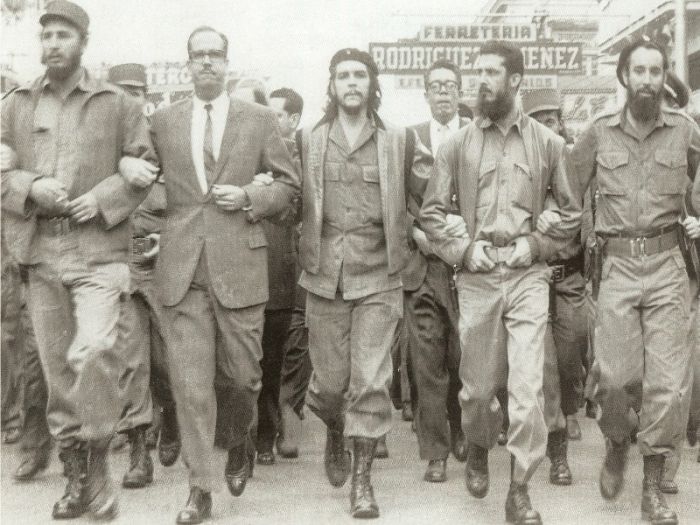 2 &Delta;&epsilon;&kappa;&epsilon;&mu;&beta;&rho;ί&omicron;&upsilon; 1956: &Kappa;ά&sigma;&tau;&rho;&omicron; &kappa;&alpha;&iota; &Gamma;&kappa;&epsilon;&beta;ά&rho;&alpha; &alpha;&pi;&omicron;&beta;&iota;&beta;ά&zeta;&omicron;&nu;&tau;&alpha;&iota; &sigma;&tau;&eta;&nu; &Kappa;&omicron;ύ&beta;&alpha; &mu;&epsilon; &tau;&omicron; &laquo;&Gamma;&kappa;&rho;ά&nu;&mu;&alpha;&raquo;