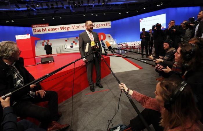 &Tau;&omicron; SPD έ&delta;&omega;&sigma;&epsilon; &epsilon;&nu;&tau;&omicron;&lambda;ή &sigma;&tau;&omicron;&nu; &Sigma;&omicron;&upsilon;&lambda;&tau;&sigmaf; &nu;&alpha; &delta;&iota;&alpha;&pi;&rho;&alpha;&gamma;&mu;&alpha;&tau;&epsilon;&upsilon;&theta;&epsilon;ί &mu;&epsilon; &tau;&eta;&nu; &Mu;έ&rho;&kappa;&epsilon;&lambda;