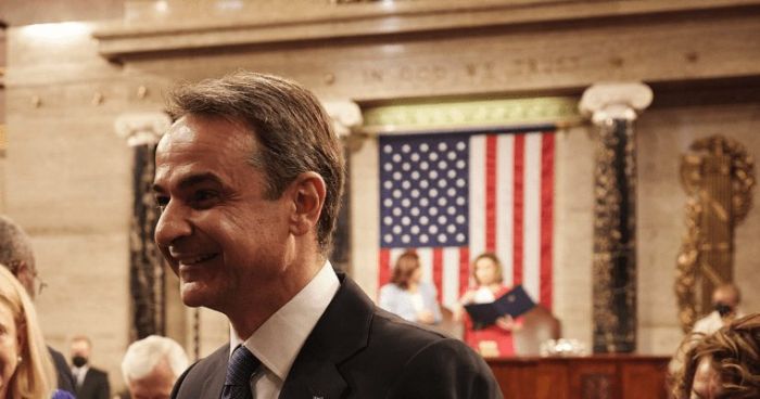 &Pi;&epsilon;ί&tau;&epsilon; &kappa;&iota; ά&lambda;&lambda;&alpha; &gamma;&iota;&alpha; &tau;&omicron;&upsilon;&sigmaf; &laquo;&epsilon;&sigma;&omega;&tau;&epsilon;&rho;&iota;&kappa;&omicron;ύ&sigmaf; &delta;&alpha;ί&mu;&omicron;&nu;&epsilon;&sigmaf;&raquo; &sigma;&tau;&eta;&nu; &Epsilon;&lambda;&lambda;ά&delta;&alpha;, &kappa;. &Mu;&eta;&tau;&sigma;&omicron;&tau;ά&kappa;&eta;