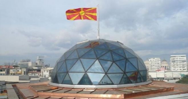 &Tau;&iota; &laquo;&pi;&alpha;ί&zeta;&epsilon;&iota;&raquo; &mu;&epsilon; &tau;&alpha; &Sigma;&kappa;ό&pi;&iota;&alpha;