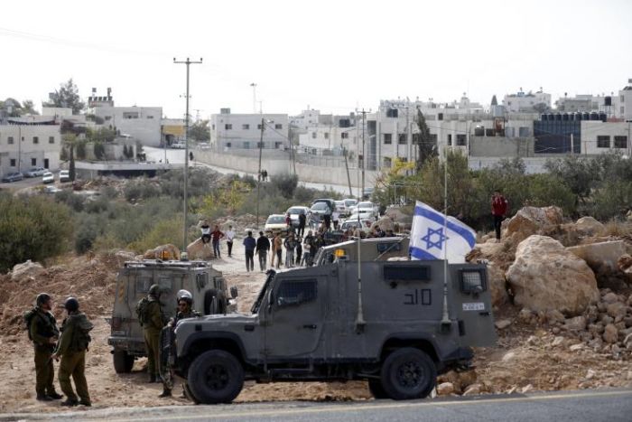 &Eta; &Kappa;&epsilon;&nu;&tau;&rho;&iota;&kappa;ή &Epsilon;&pi;&iota;&tau;&rho;&omicron;&pi;ή &tau;&omicron;&upsilon; &Lambda;&iota;&kappa;&omicron;ύ&nu;&tau; &alpha;&pi;&alpha;&iota;&tau;&epsilon;ί &nu;&alpha; &pi;&rho;&omicron;&sigma;&alpha;&rho;&tau;&eta;&theta;&epsilon;ί &eta; &Delta;&upsilon;&tau;&iota;&kappa;ή Ό&chi;&theta;&eta;