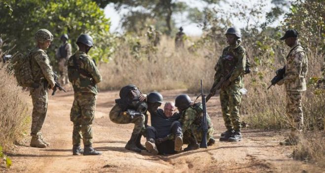 &Delta;&omicron;&lambda;&omicron;&phi;&omicron;&nu;ή&theta;&eta;&kappa;&alpha;&nu; 14 ά&nu;&theta;&rho;&omega;&pi;&omicron;&iota; &sigma;&tau;&eta; &Nu;&iota;&gamma;&eta;&rho;ί&alpha;