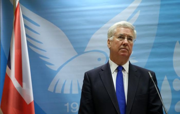 &Alpha;&mu;&epsilon;&rho;&iota;&kappa;&alpha;&nu;&iota;&kappa;ή &epsilon;&pi;ί&theta;&epsilon;&sigma;&eta; &kappa;&alpha;&tau;ά &Sigma;&upsilon;&rho;ί&alpha;&sigmaf; &kappa;&alpha;&iota;... &kappa;ό&rho;&alpha;&kappa;&alpha;&sigmaf; &kappa;&omicron;&rho;ά&kappa;&omicron;&upsilon; &beta;&gamma;ά&zeta;&epsilon;&iota; &mu;ά&tau;&iota;;