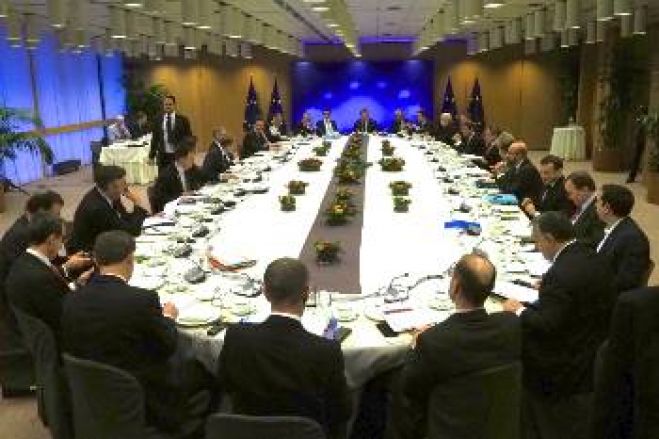 &Epsilon;&upsilon;&rho;&omega;&pi;&alpha;ϊ&kappa;ό &Sigma;&upsilon;&mu;&beta;&omicron;ύ&lambda;&iota;&omicron;: &Delta;&iota;&alpha;&pi;ά&lambda;&eta; &kappa;&alpha;&iota; &sigma;&upsilon;&mu;&beta;&iota;&beta;&alpha;&sigma;&mu;&omicron;ί &sigma;&epsilon; έ&nu;&alpha; &epsilon;&upsilon;&rho;ύ &phi;ά&sigma;&mu;&alpha; &theta;&epsilon;&mu;ά&tau;&omega;&nu;