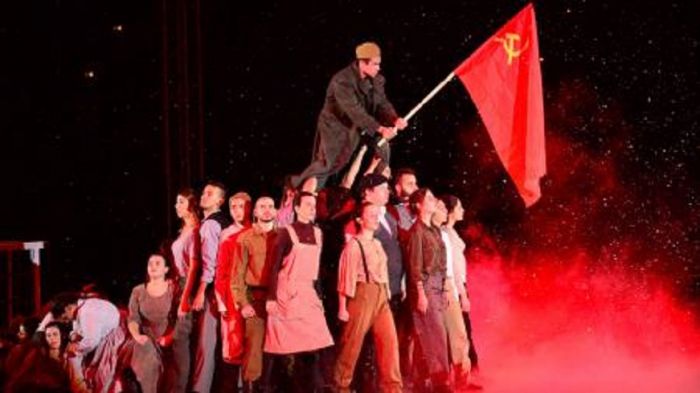 &Omicron; &pi;ά&gamma;&omicron;&sigmaf; έ&sigma;&pi;&alpha;&sigma;&epsilon;, &omicron; &delta;&rho;ό&mu;&omicron;&sigmaf; &chi;&alpha;&rho;ά&chi;&tau;&eta;&kappa;&epsilon;...