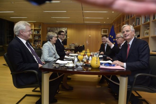 &Mu;&epsilon;&tau;&alpha;&beta;&alpha;&tau;&iota;&kappa;ή &pi;&epsilon;&rho;ί&omicron;&delta;&omicron; &sigma;&tau;&eta;&nu; &Beta;&rho;&epsilon;&tau;&alpha;&nu;ί&alpha;, &mu;&epsilon; &tau;έ&sigma;&sigma;&epsilon;&rho;&iota;&sigmaf; &epsilon;&lambda;&epsilon;&upsilon;&theta;&epsilon;&rho;ί&epsilon;&sigmaf;, &pi;&rho;&omicron;&tau;&epsilon;ί&nu;&omicron;&upsilon;&nu; &omicron;&iota; &Beta;&rho;&upsilon;&xi;έ&lambda;&lambda;&epsilon;&sigmaf;