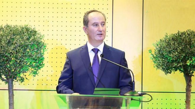 &Mu;&alpha;&lambda;ά&sigmaf;: &Mu;&alpha;&sigmaf; &epsilon;&nu;ώ&nu;&epsilon;&iota; ό&lambda;&omicron;&upsilon;&sigmaf; &tau;&omicron; &alpha;ύ&rho;&iota;&omicron;