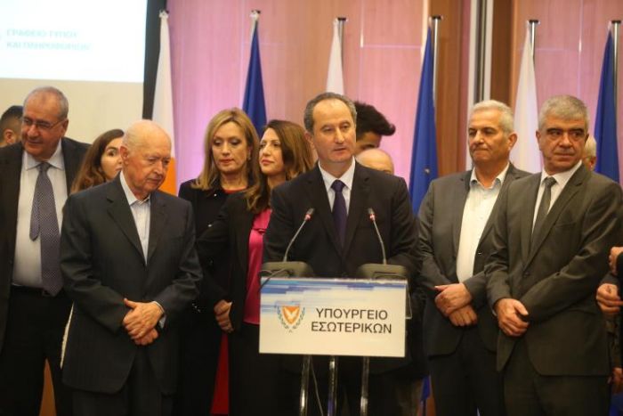 &Mu;&alpha;&lambda;ά&sigmaf;: &Theta;&alpha; &lambda;&epsilon;&iota;&tau;&omicron;&upsilon;&rho;&gamma;ή&sigma;&omega; &omega;&sigmaf; &Pi;&rho;ό&epsilon;&delta;&rho;&omicron;&sigmaf; ό&lambda;&omega;&nu; &tau;&omega;&nu; &Kappa;&upsilon;&pi;&rho;ί&omega;&nu;