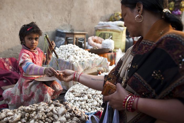 &Epsilon;&kappa;&alpha;&tau;&omicron;&mu;&mu;ύ&rho;&iota;&alpha; &pi;&alpha;&iota;&delta;&iota;ά &sigma;&tau;&epsilon;&rho;&omicron;ύ&nu;&tau;&alpha;&iota; &beta;&alpha;&sigma;&iota;&kappa;ά &delta;&iota;&kappa;&alpha;&iota;ώ&mu;&alpha;&tau;&alpha;